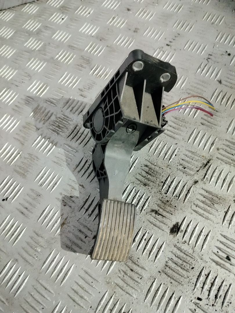 педаль Mercedes-Benz Actros 4 поколение (MP4) 2016, om471.926, дизель, АКПП, белый, правый руль, A9603000004, A9703000304, A9703000004 - фото №1