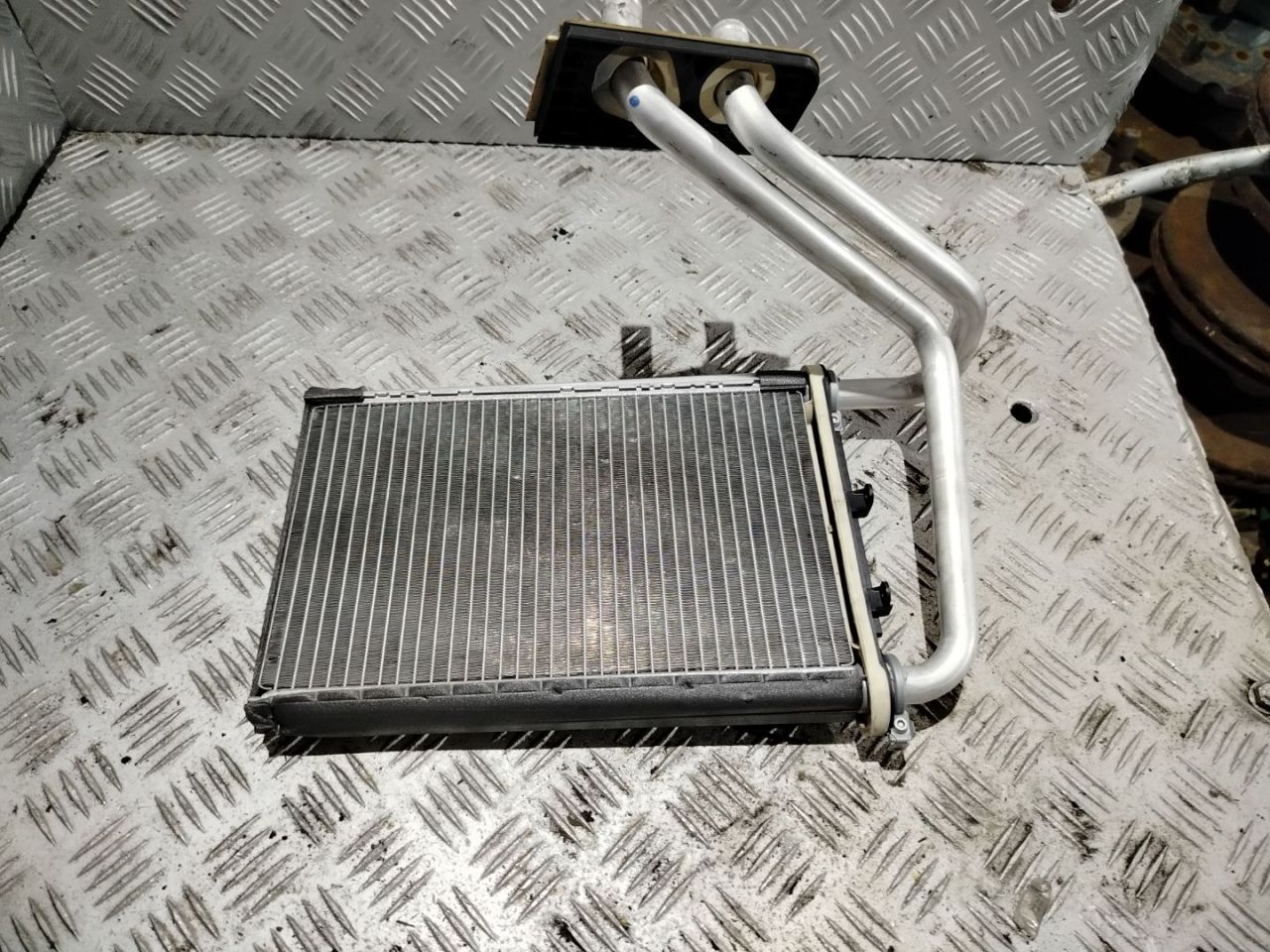 радиатор отопителя (печки) Mercedes-Benz Actros 4 поколение (MP4) 2014, 12.8 л., OM 471.900, дизель, белый, правый руль, T1014285G, A0018302820 - фото №1