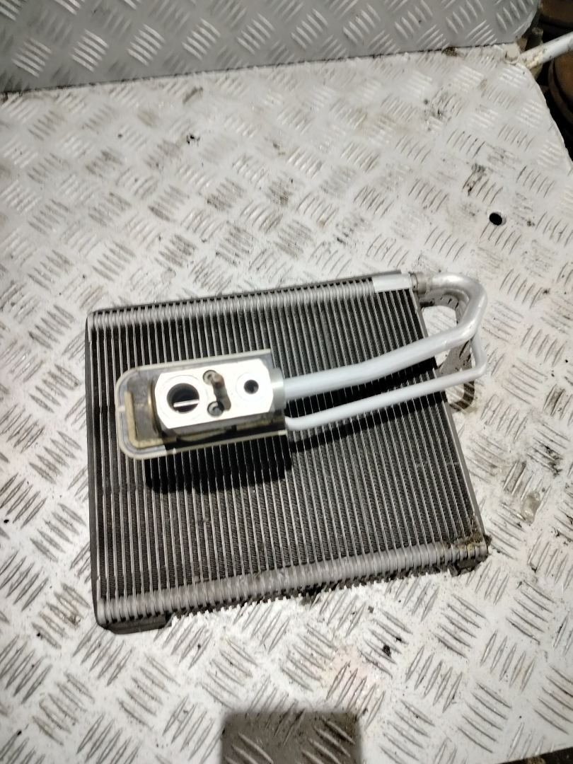 радиатор отопителя (печки) Mercedes-Benz Actros 4 поколение (MP4) 2014, 12.8 л., OM 471.900, дизель, белый, правый руль, A0028304358 - фото №1