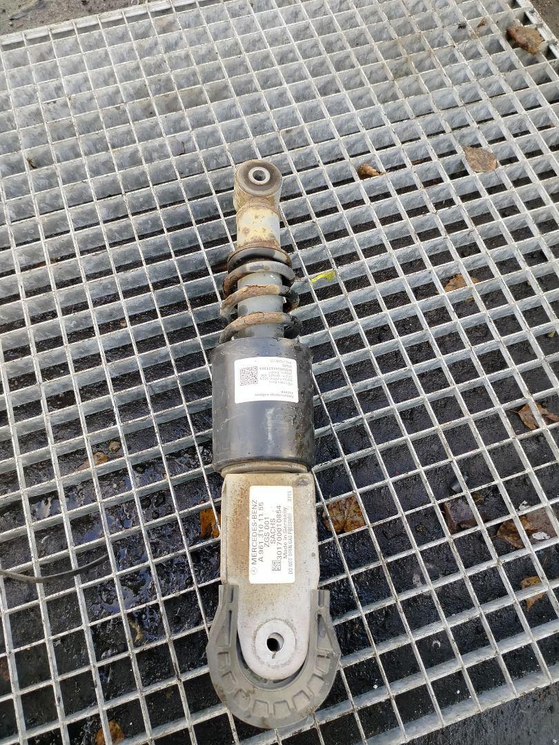 амортизатор кабины Mercedes-Benz Actros 4 поколение (MP4) 2015, 12.8 л., OM 471.900, дизель, МКПП, белый, правый руль, A9613101155, A9603109155 - фото №1