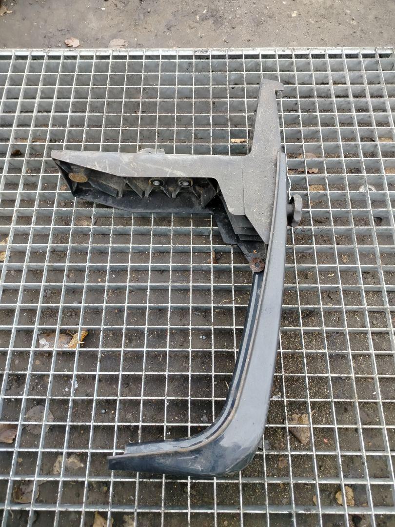 Кронштейн спойлера MAN TGX 1 поколение 2018, 12.4 л., D 2676 LF 52, дизель, АКПП, белый, правый руль, 81629105319 - фото №1