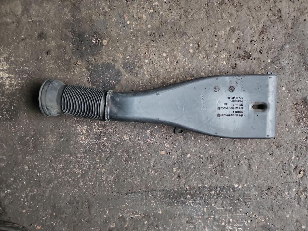 патрубок отопителя (печки) Mercedes-Benz Actros 2 поколение (MP2) 2006, МКПП, синий, грузовик, A9438320245 - фото №1