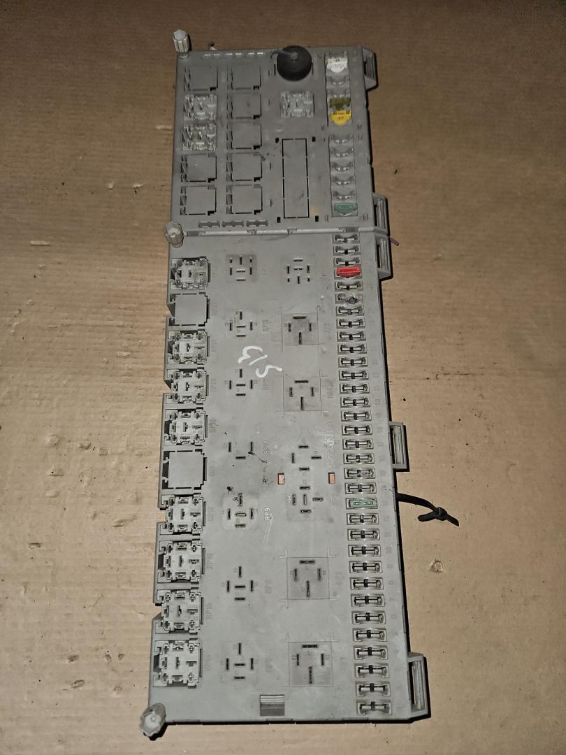 блок предохранителей Scania 4-Series 2001, белый, грузовик, 1398062, 1300806, 1436458, 1320850 - фото №1
