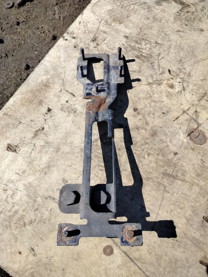 кронштейн (крепление) Scania R 4 поколение 2019, 12.7 л., DC 13.148, дизель, АКПП, белый, правый руль, 2655745 - фото №1