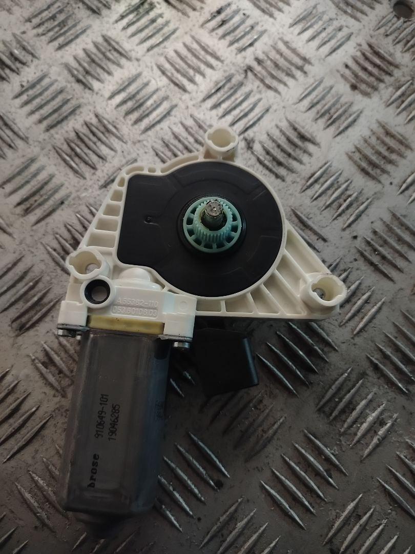 моторчик стеклоподъемника Mercedes-Benz Actros 4 поколение (MP4) 2016, om471.926, дизель, АКПП, белый, правый руль, A55382110, A9607201146 - фото №1