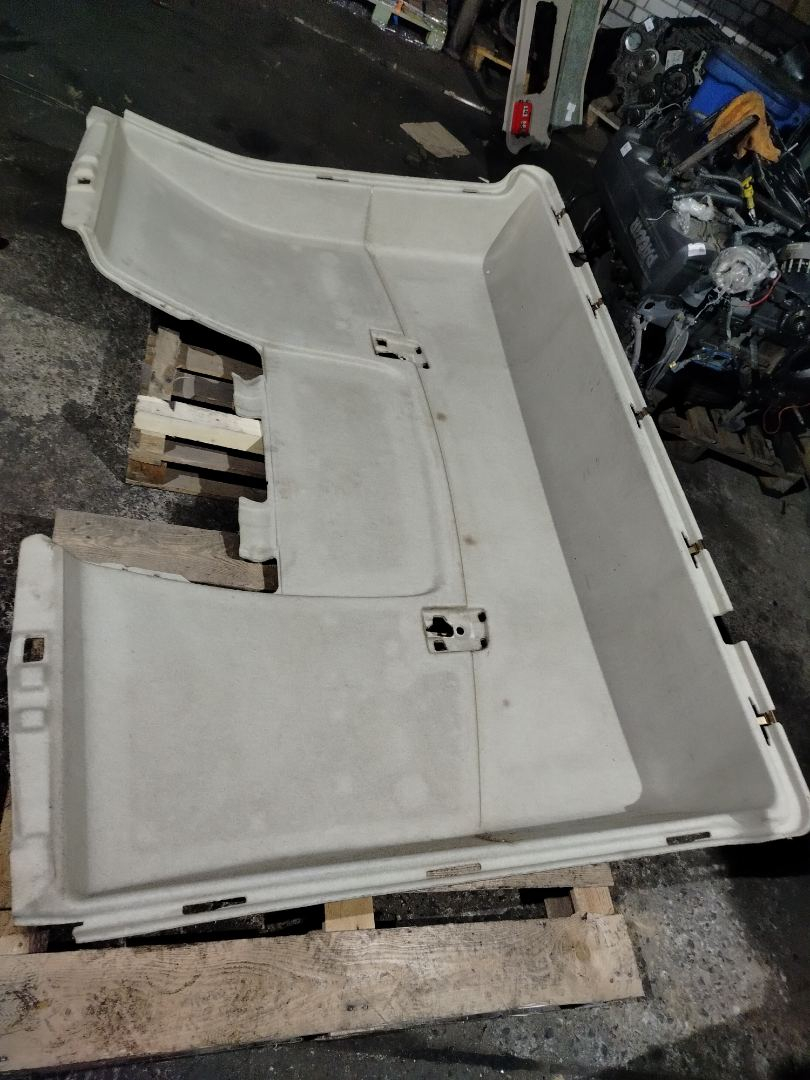 обшивка салона Volvo FH 3 поколение 2013, 12.8 л., D13C500, дизель, АКПП, серый, правый руль, 82862481, 82246972, 21220722, 82503756, 82862464, 82862473, 82862483 - фото №1