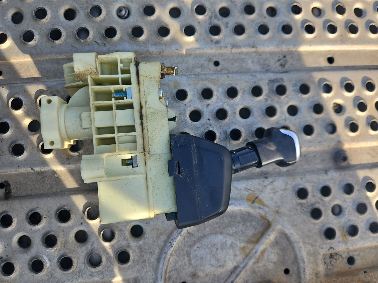 кран ручного тормоза (ручник) Scania R 4 поколение 2019, 12.7 л., DC 13.148, дизель, АКПП, белый, правый руль, 2301817, 9617242140 - фото №1