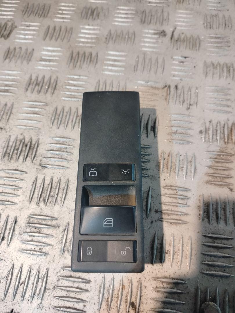 блок управления стеклоподъемниками Mercedes-Benz Actros 4 поколение (MP4) 2014, 12.8 л., OM 471.900, дизель, белый, правый руль, A9605450913 - фото №1