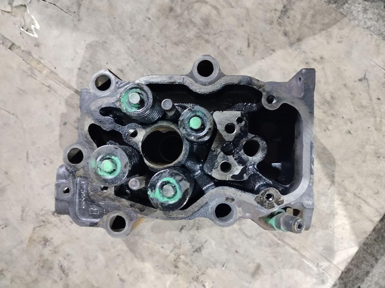 головка блока цилиндров Scania R 3 поколение 2007, 11.7 л., DT 12.12, дизель, белый, грузовик, 1924437, 2005280, 1909204, 1804716, 1743125, 1448279, 1522361, 1912794, 1938801, 2128882 - фото №1