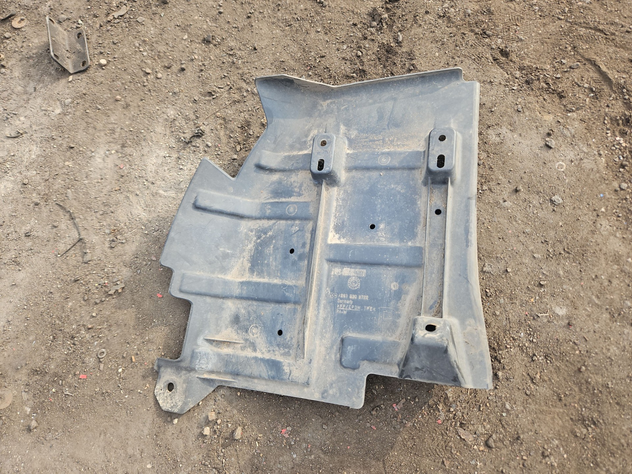 защита арок передняя правая (подкрылок) Mercedes-Benz Actros 4 поколение (MP4) 2015, 12.8 л., OM 471.900, дизель, белый, правый руль, A9615209722 - фото №1