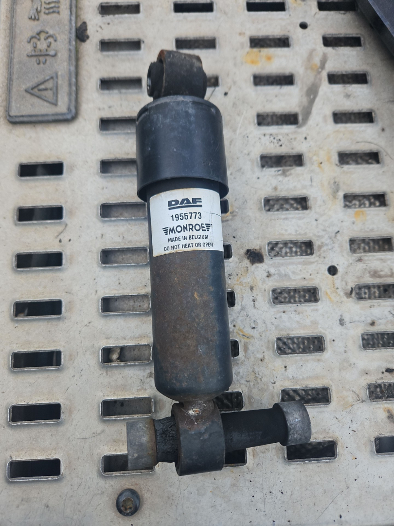 амортизатор кабины DAF XF 106 1 поколение 2017, MX-13, белый, правый руль, 1955773 - фото №1