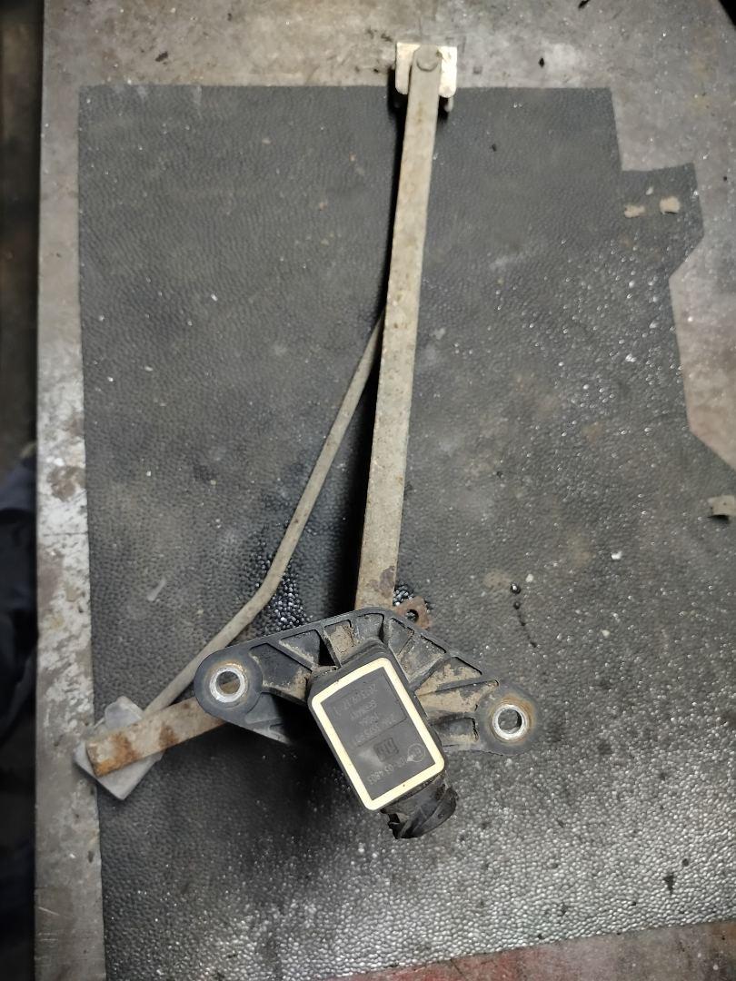 кран уровня подвески Volvo FH 3 поколение 2016, АКПП, белый, правый руль, 21643575, 22194741 - фото №1