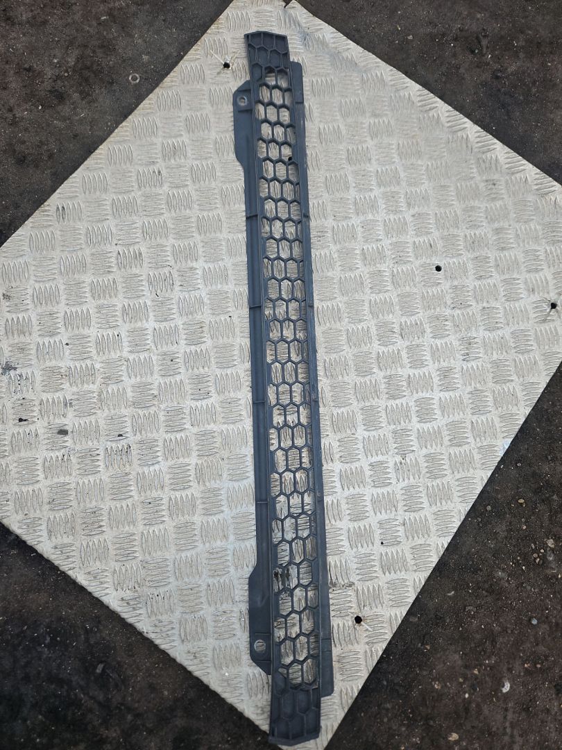 решетка радиатора Scania R 4 поколение 2019, 12.7 л., DC 13.148, дизель, АКПП, белый, правый руль, 2307679 - фото №1