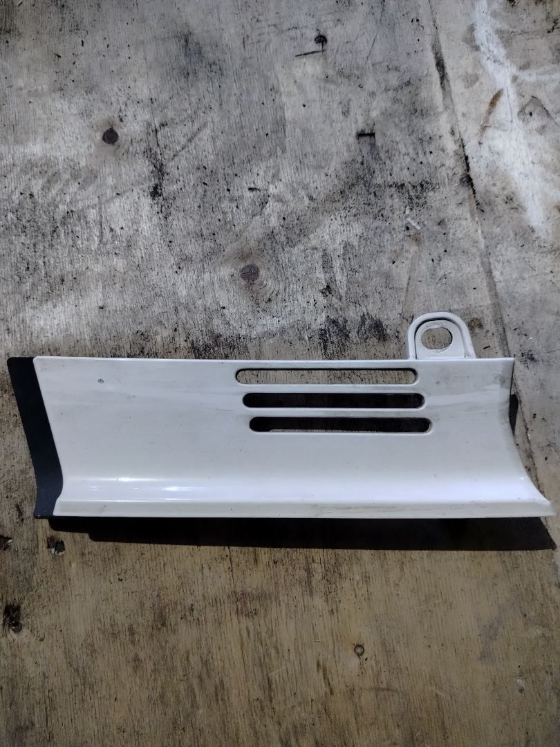 рамка (накладка) решетки радиатора Scania R 4 поколение 2019, 12.7 л., DC 13.148, дизель, АКПП, белый, правый руль, 2297703, 2890679, 2978852 - фото №1