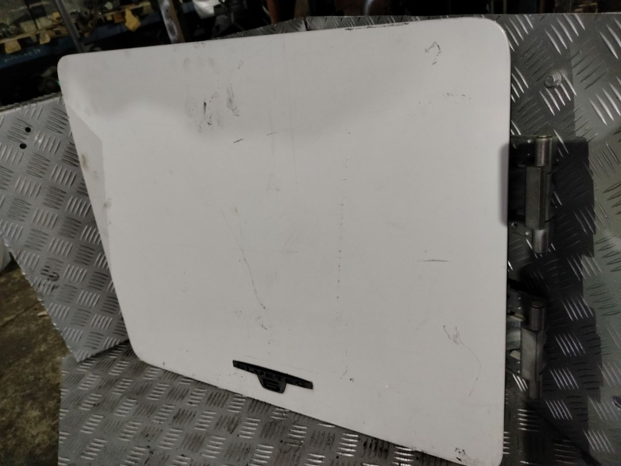 крышка инструментального ящика Mercedes-Benz Actros 4 поколение (MP4) 2015, 12.8 л., OM 471.900, дизель, белый, правый руль, A9607541378 - фото №1