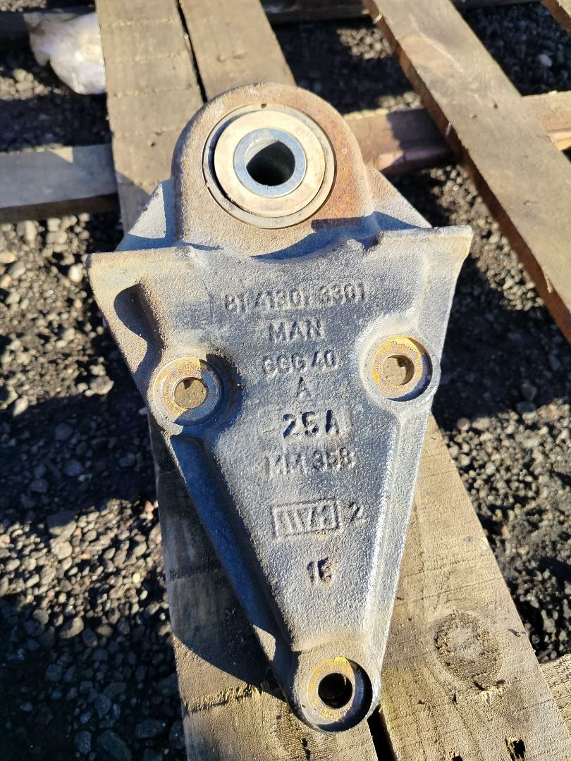 кронштейн рессоры MAN TGX 1 поколение 2017, 12.4 л., D 2676 LF 51, дизель, АКПП, белый, правый руль, 81413016158, 81413016104, 81413016126, 81413013301, 81413016156 - фото №1