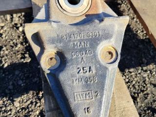 кронштейн рессоры MAN TGX 1 поколение 2017, 12.4 л., D 2676 LF 51, дизель, АКПП, белый, правый руль, 81413016158, 81413016104, 81413016126, 81413013301, 81413016156