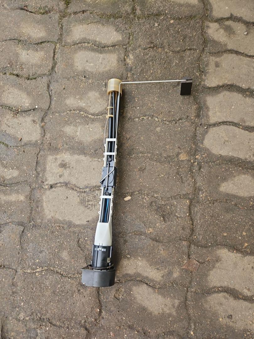 датчик уровня топлива Mercedes-Benz Actros 3 поколение (MP3) 2013, 11.9 л., OM 541.976, дизель, робот, белый, правый руль, A0095423018, A0155424317 - фото №1