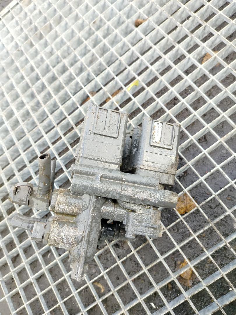 кран уровня подвески Mercedes-Benz Actros 4 поколение (MP4) 2015, 12.8 л., OM 471.900, дизель, МКПП, белый, правый руль, A0013271225, 4728901130, 4728901120, 4728900216 - фото №1