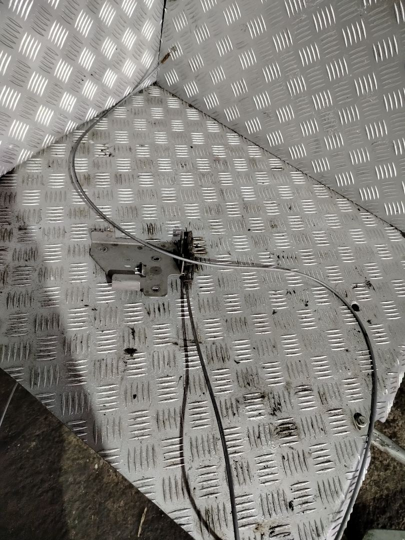 замок капота DAF XF 106 1 поколение 2019, MX-13, АКПП, белый, правый руль, 1835771 - фото №1