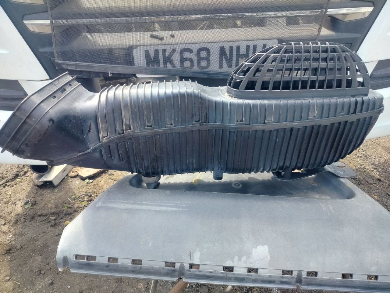 воздуховод MAN TGX 1 поколение 2018, 12.4 л., D 2676 LF 51, дизель, АКПП, белый, правый руль, 81082016097, 81082016099 - фото №1