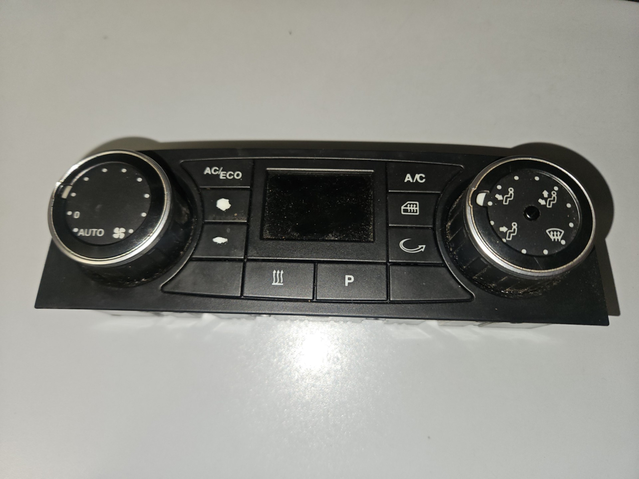 блок управления печки / климат-контроля MAN TGX 1 поколение 2018, 12.4 л., D 2676 LF 51, дизель, АКПП, белый, правый руль, 81619906105, 81619906115, 81619906097, 81619906127, 81619906081 - фото №1