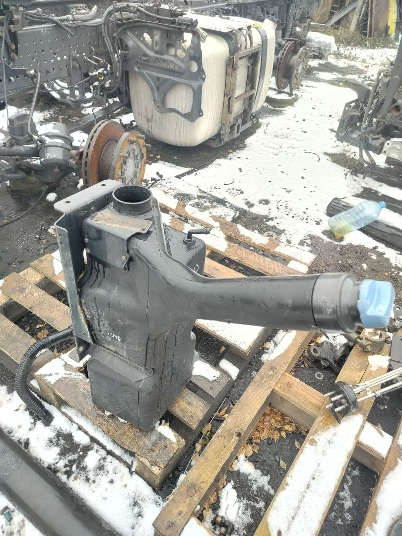 бак AdBlue (мочевины) MAN TGX 1 поколение 2018, 12.4 л., D 2676 LF 51, дизель, АКПП, белый, правый руль, 81154006098, 81154025037 - фото №1