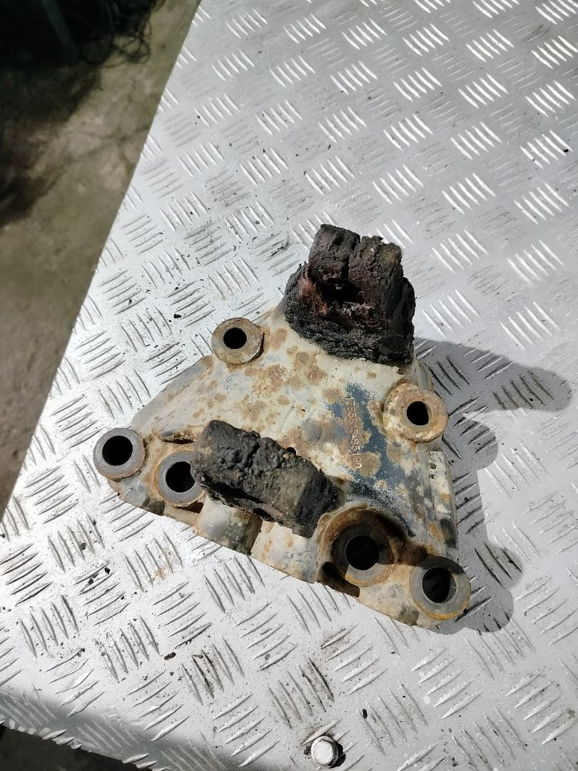 кронштейн рессоры Scania R 3 поколение 2013, 12.7 л., DC 13.111, дизель, МКПП, белый, правый руль, 1785815 - фото №1