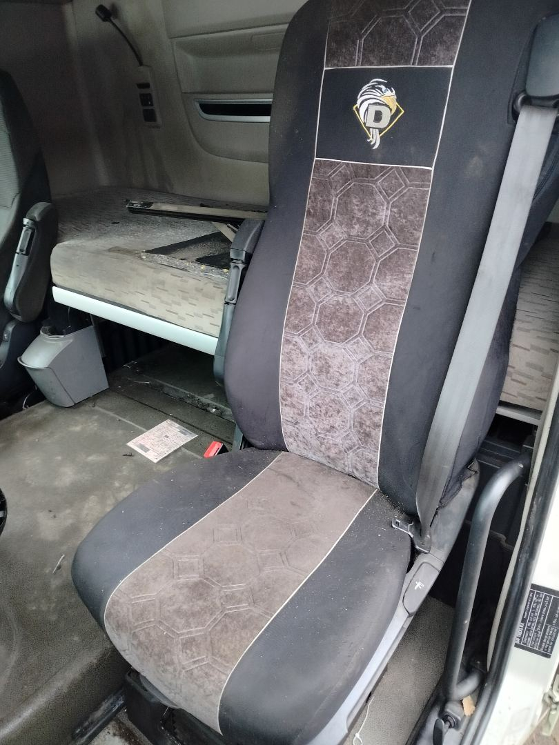 сиденье переднее DAF XF 106 1 поколение 2017, MX-13, белый, правый руль, 2104730 - фото №1