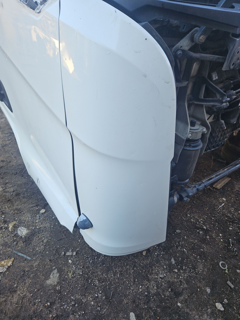 дефлектор капота Scania R 4 поколение 2019, 12.7 л., DC 13.148, дизель, АКПП, белый, правый руль, 2331501, 2230757, 2222508 - фото №1