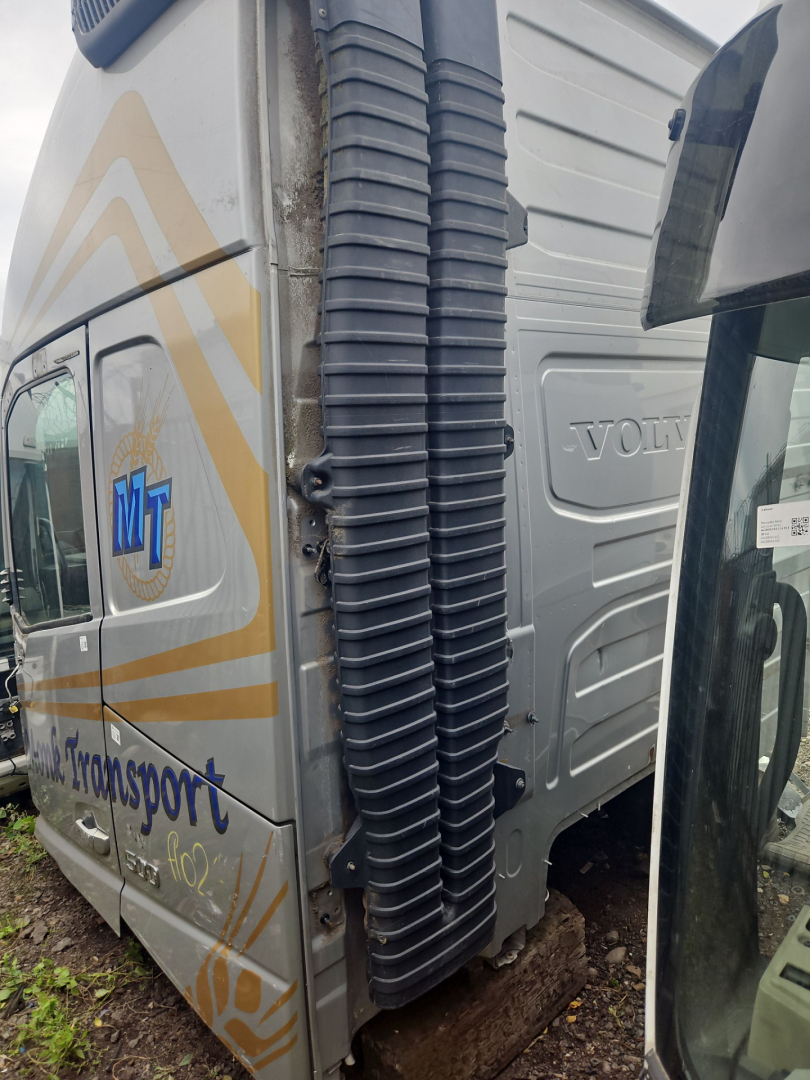 воздухозаборник Volvo FH 3 поколение 2013, 12.8 л., D13C500, дизель, АКПП, серый, правый руль, 21122159 - фото №1