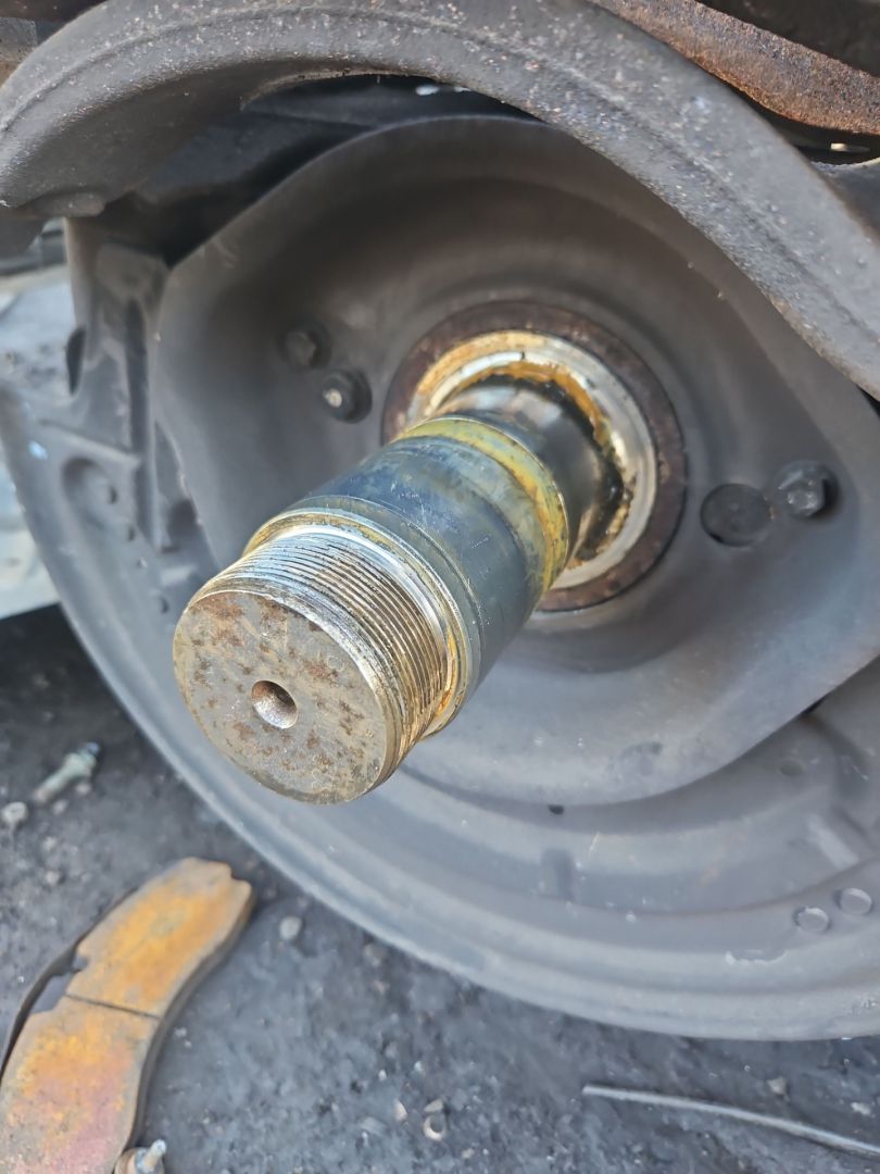 кулак поворотный левый Scania R 4 поколение 2018, 12.7 л., DC 13.148, дизель, АКПП, белый, правый руль, 2443889 - фото №1