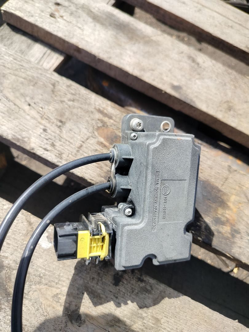 заборник реагента AdBlue MAN TGX 1 поколение 2017, 12.4 л., D 2676 LF 52, дизель, АКПП, белый, правый руль, 81154086105, 81154086059, 81154086043, 81154086035 - фото №1