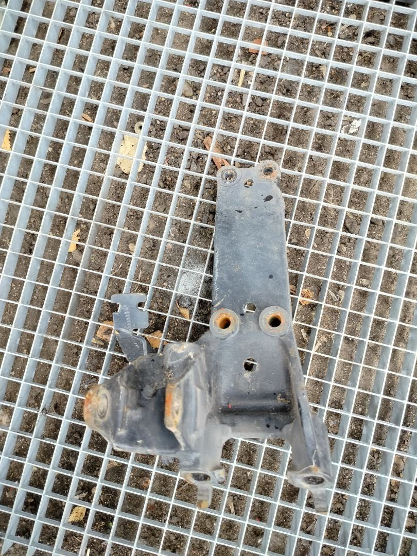 кронштейн кабины MAN TGS 1 поколение 2017, 12.4 л., D 2676 LF 51, дизель, АКПП, белый, правый руль, 81417203147, 81417203147 - фото №1