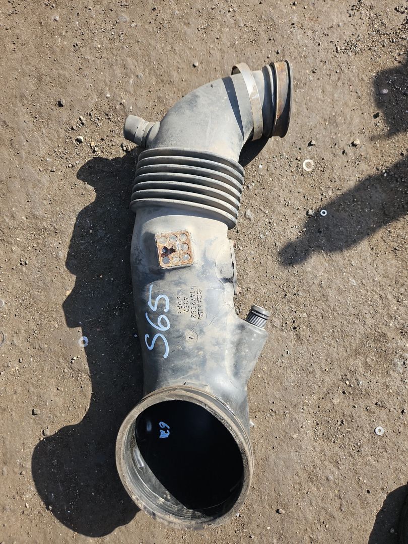 воздухозаборник Scania R 3 поколение 2006, 11.7 л., HPi, DC 12.14, дизель, МКПП, серый, правый руль, 1472582 - фото №1