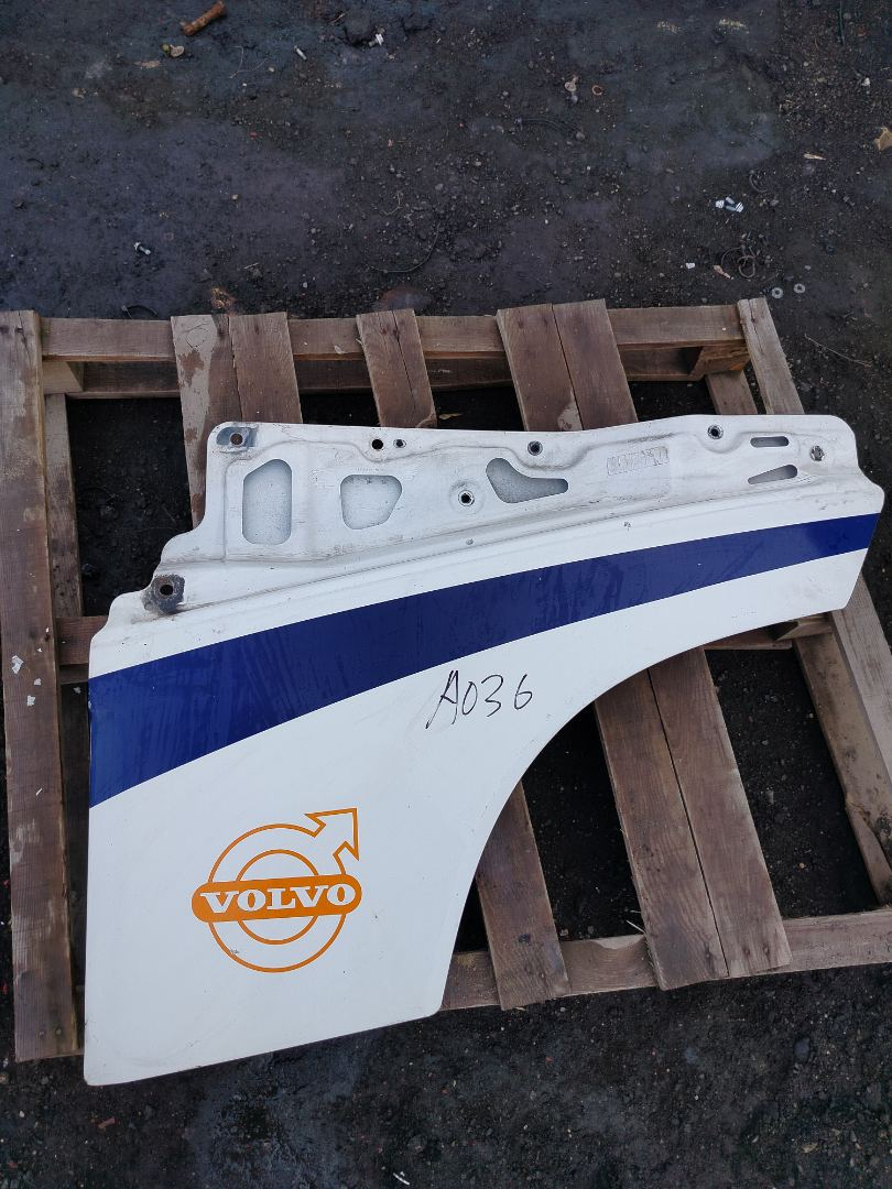 накладка двери (крышки) багажника Volvo FH 3 поколение 2016, АКПП, белый, правый руль, 82107271, 21642377 - фото №1