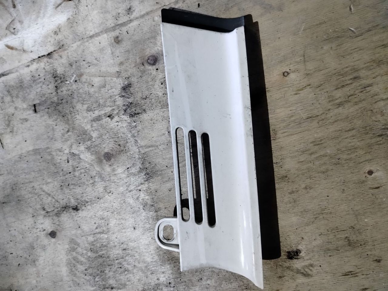 рамка (накладка) решетки радиатора Scania R 4 поколение 2019, 12.7 л., DC 13.148, дизель, АКПП, белый, правый руль, 2297701, 2890678, 2978851 - фото №1