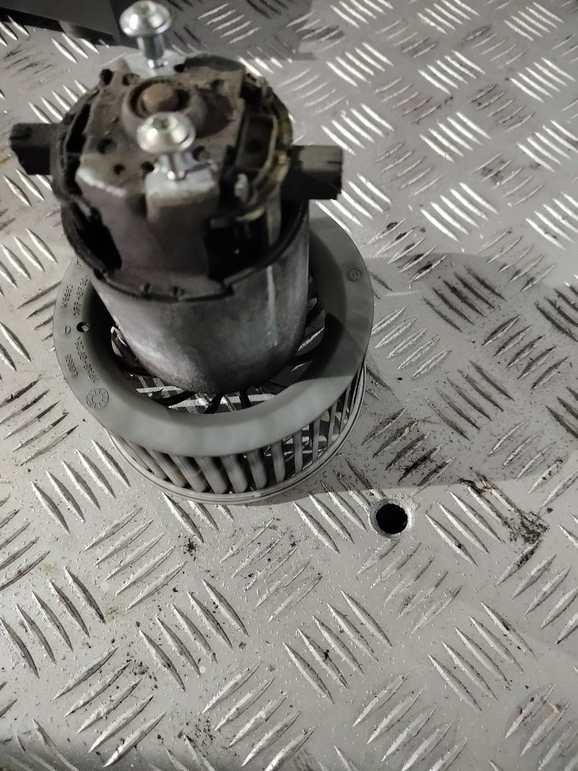 моторчик печки Volvo FH 3 поколение 2014, 12.8 л., D13K500, дизель, белый, правый руль, 0130101519, 21014375, W7139004 - фото №1