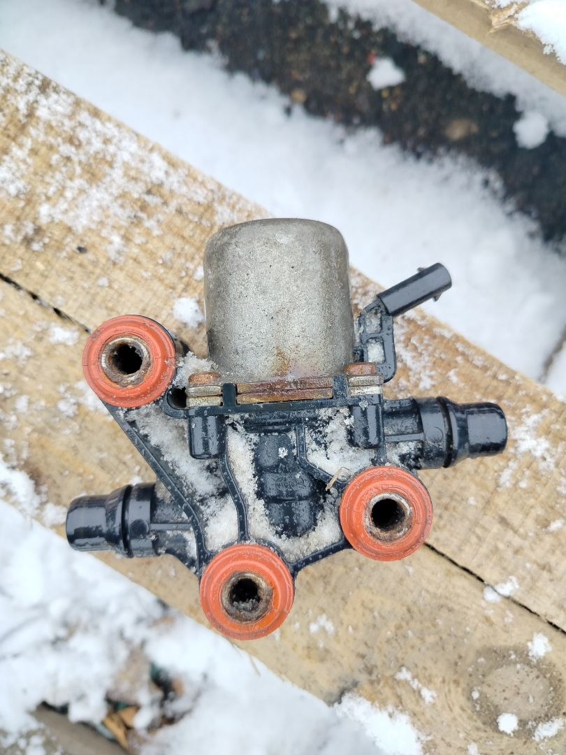 клапан подогревателя AdBlue MAN TGX 1 поколение 2018, 12.4 л., D 2676 LF 51, дизель, АКПП, белый, правый руль, 81154076022 - фото №1