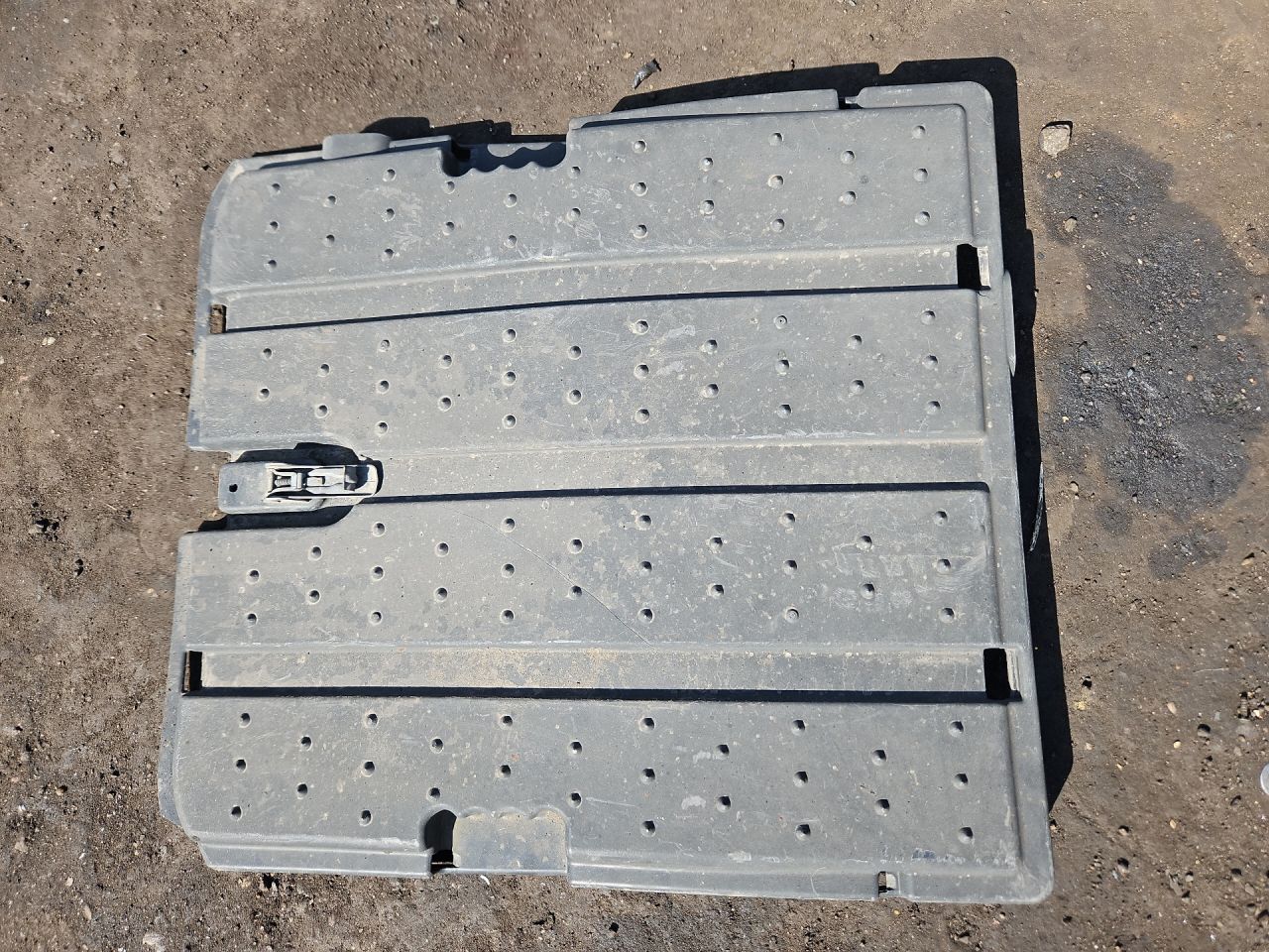 крышка аккумулятора Mercedes-Benz Actros 4 поколение (MP4) 2016, om471.926, дизель, робот, белый, правый руль, A9605410705 - фото №1