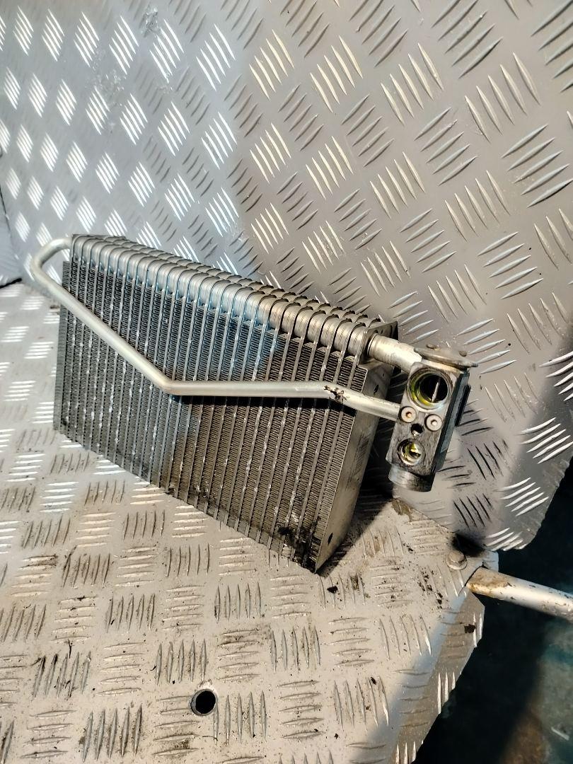 радиатор отопителя (печки) Mercedes-Benz Actros 2 поколение (MP2) 2007, розовый, грузовик, A9438300160, 7009315 - фото №1