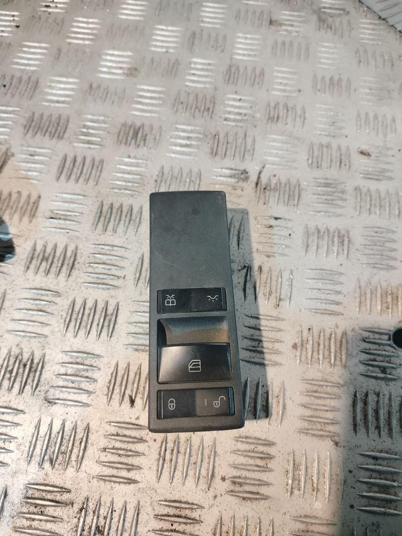 блок управления стеклоподъемниками Mercedes-Benz Actros 4 поколение (MP4) 2017, om471.926, дизель, МКПП, белый, правый руль, A9605450913 - фото №1