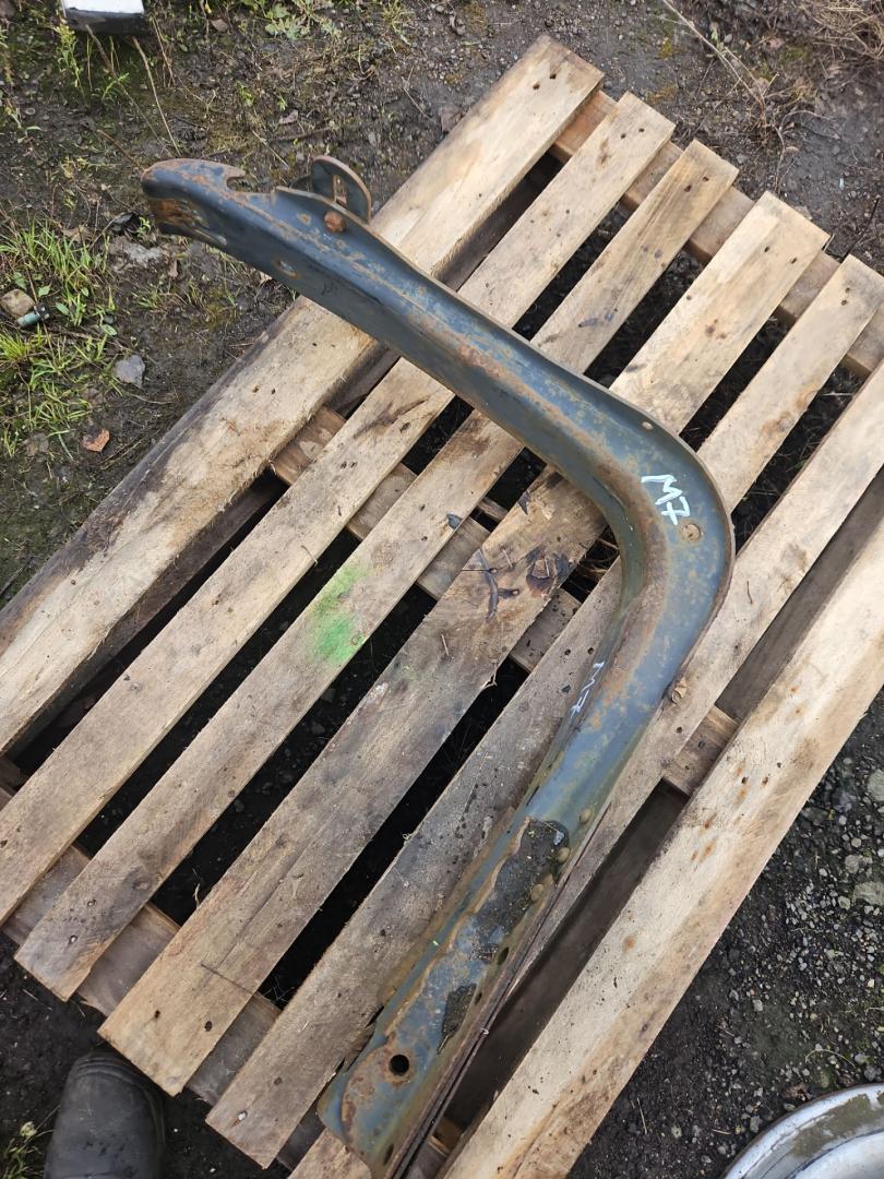 крепление бака топливного MAN TGA 1 поколение 2006, серебристый, грузовик, 81418015487, 81418010253, 81418012843 - фото №1