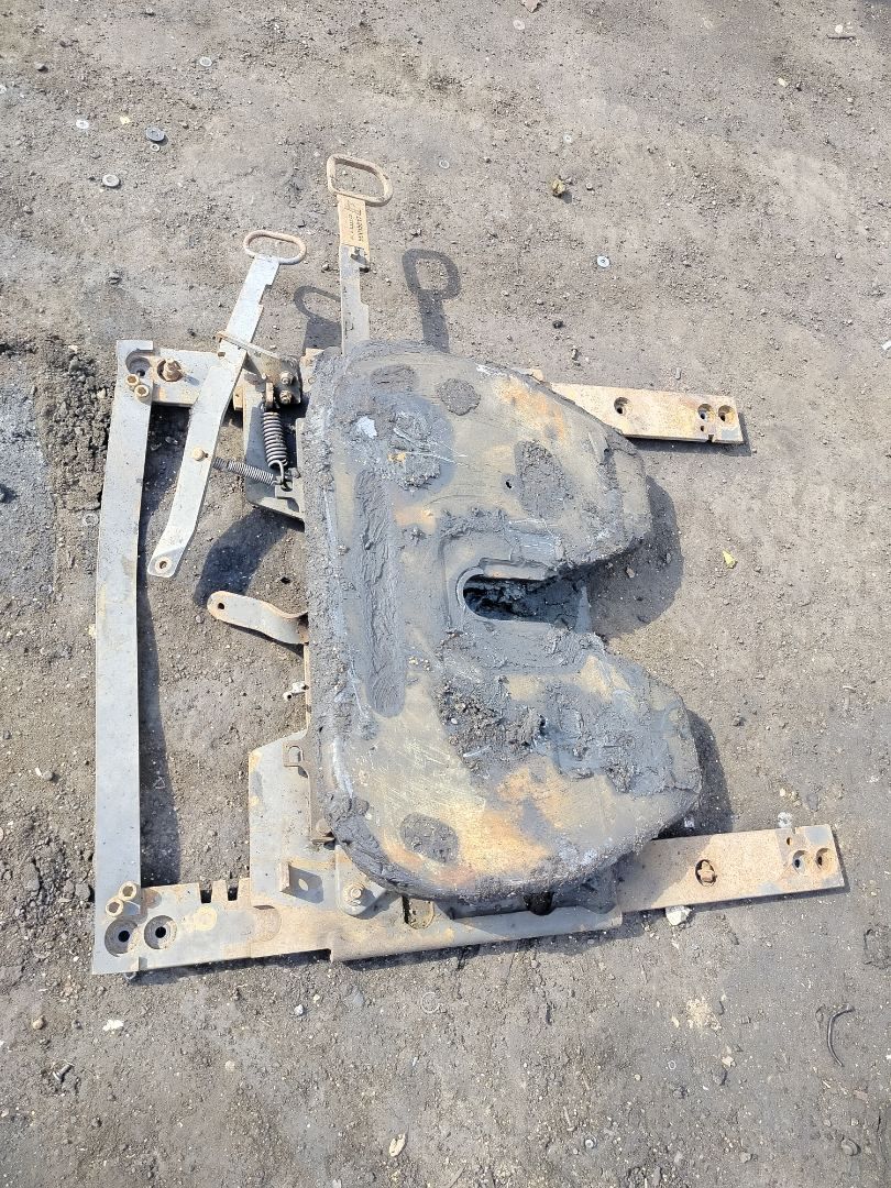 седельно-сцепное устройство Volvo FH 3 поколение 2013, 12.8 л., D13C500, дизель, АКПП, серый, правый руль, 150SP2, 21931156 - фото №1