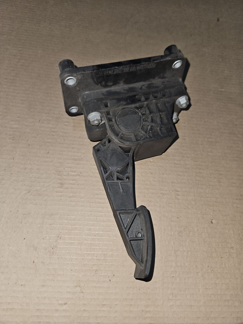 педаль Mercedes-Benz Actros 3 поколение (MP3) 2010, A9403000004, A9603000004 - фото №1