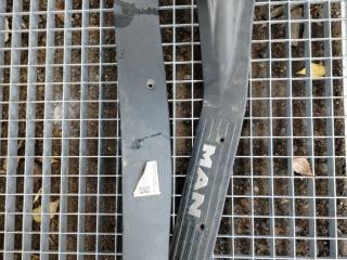 молдинг (накладка кузовная) MAN TGS 1 поколение 2017, 12.4 л., D 2676 LF 51, дизель, АКПП, белый, правый руль, 81615105259, 81615105221