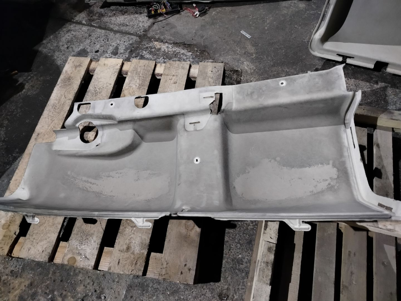 обшивка салона Mercedes-Benz Actros 4 поколение (MP4) 2014, 12.8 л., OM 471.900, дизель, белый, правый руль, A9606902057 - фото №1