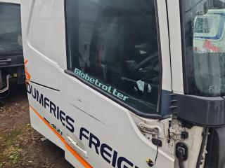 дверь передняя правая Volvo FH 3 поколение 2016, АКПП, белый, правый руль, 84055888, 84012031, 21934402, 82183386, 84459517, 23314277