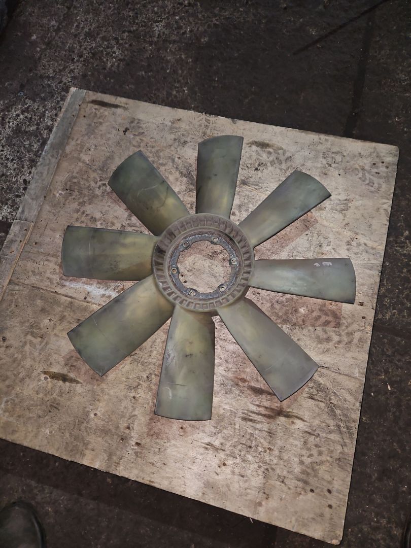 вентилятор радиатора DAF XF 95 1 поколение 2006, голубой, грузовик, 1291218, 11307, 1315854, 6600579, 8MV376733091, 8MV376733094 - фото №1