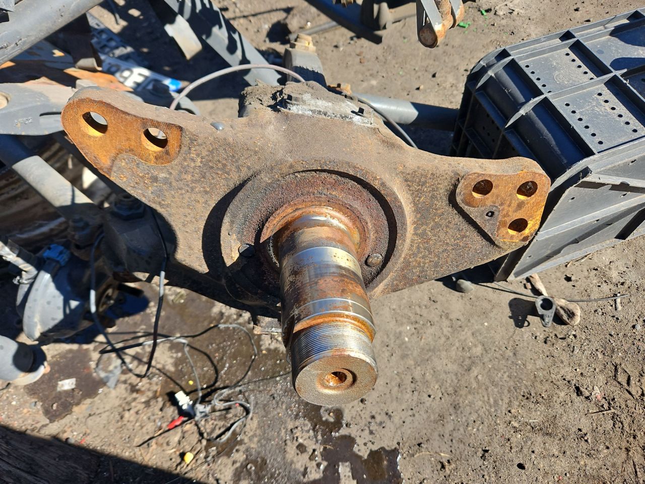 кулак поворотный правый DAF XF 106 1 поколение 2019, MX-13, АКПП, белый, правый руль, 1798817 - фото №1